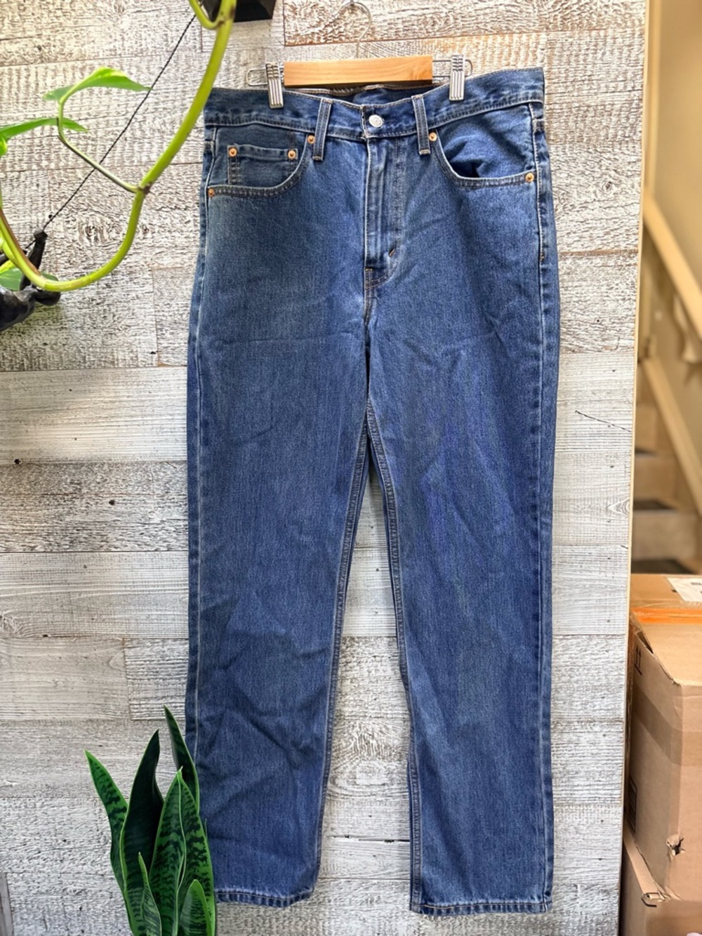 🏷 Levi's | 516 Straight Fit Medium Wash Denim Jeans - Men's 31x31 1/2